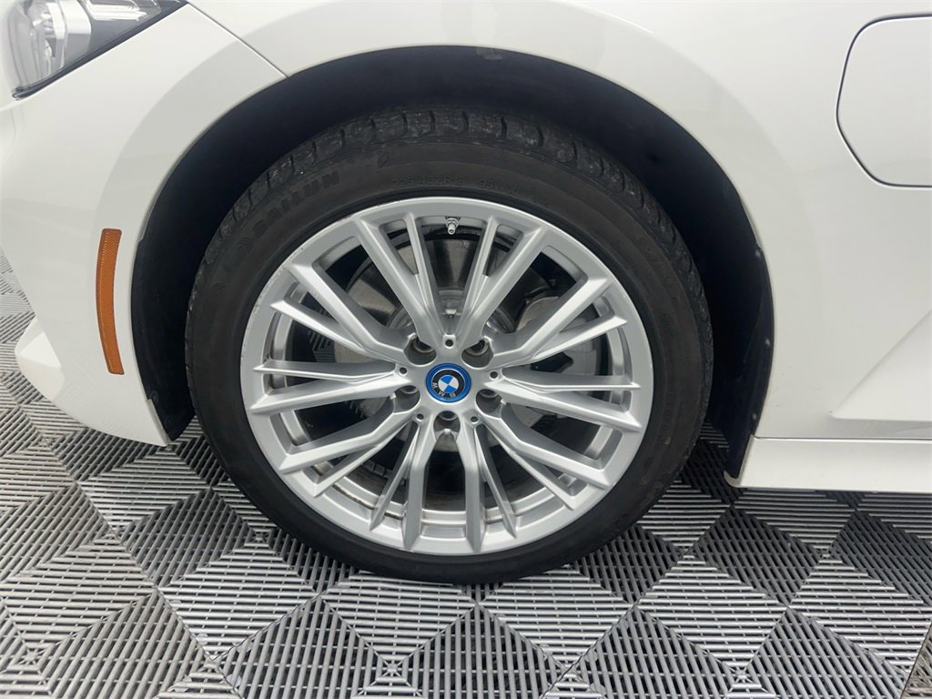 Used 2024 BMW 330e xDrive image 11