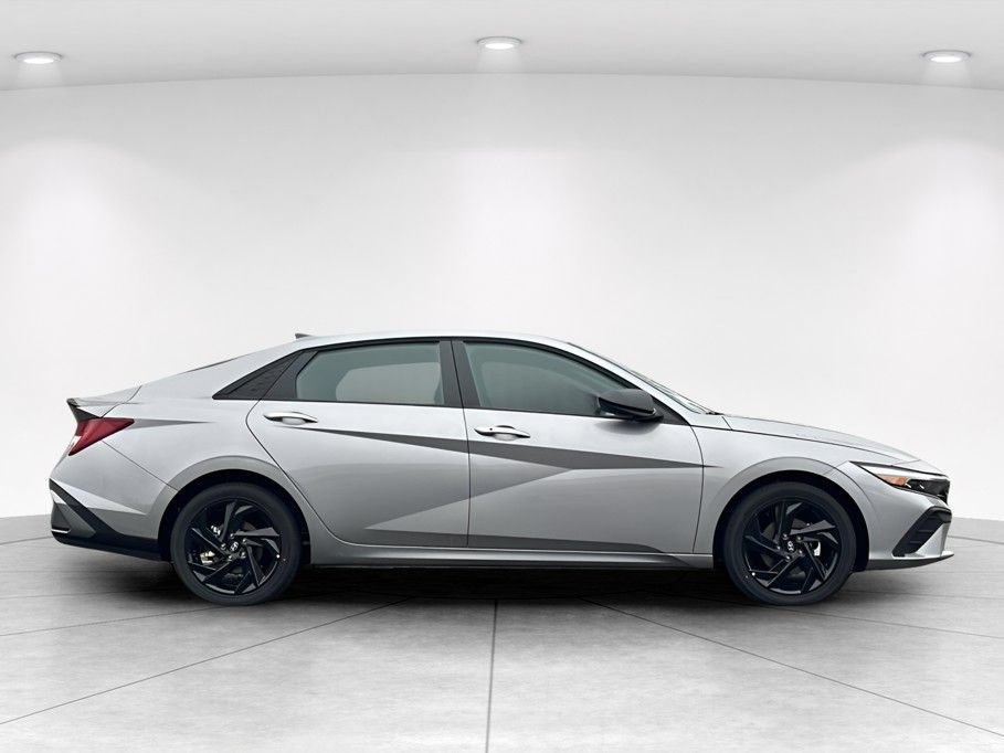 New 2026 Hyundai Elantra SEL FWD image 3