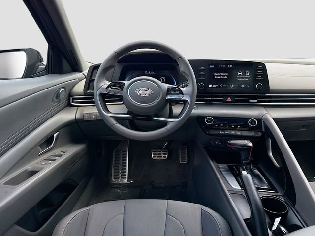 Certified 2025 Hyundai Elantra Sport FWD image 21