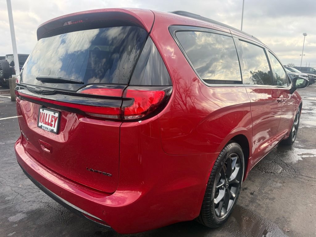 New 2026 Chrysler Pacifica Limited w/ S Appearance Package image 3