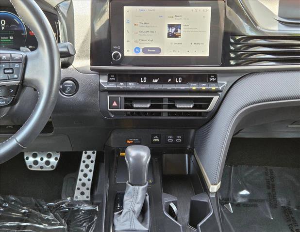 Used 2025 Toyota Camry SE FWD image 15