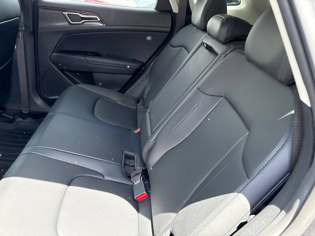 Used 2023 Kia Sportage EX AWD/4WD image 8