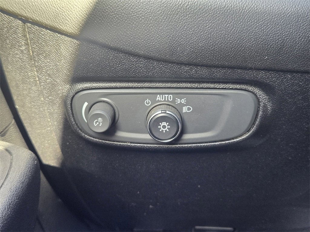 Used 2019 Chevrolet Equinox LT image 17