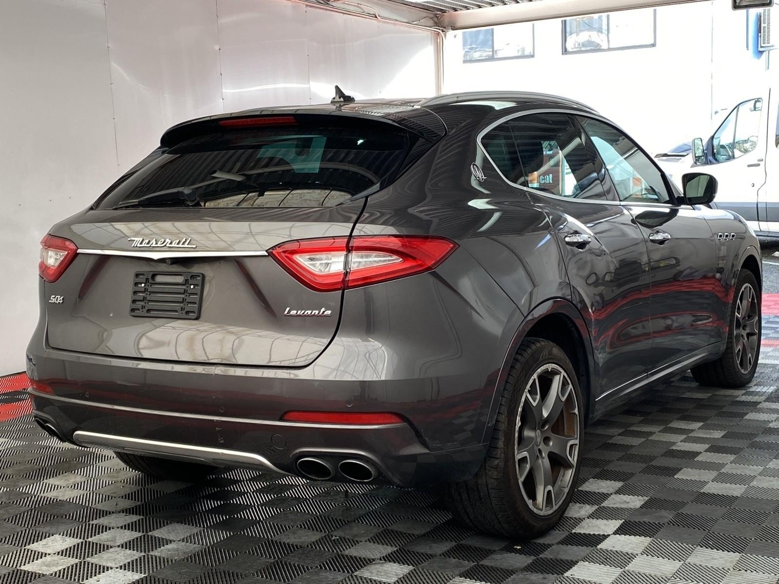 Used 2017 Maserati Levante S AWD/4WD image 6