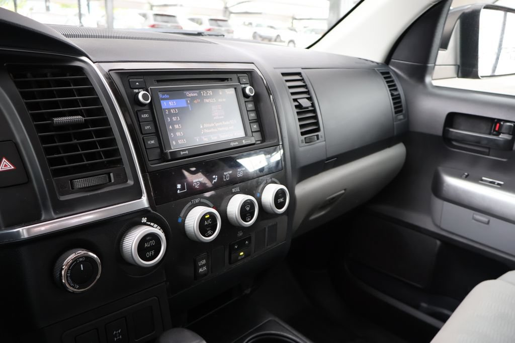 Used 2019 Toyota Sequoia SR5 AWD/4WD image 24