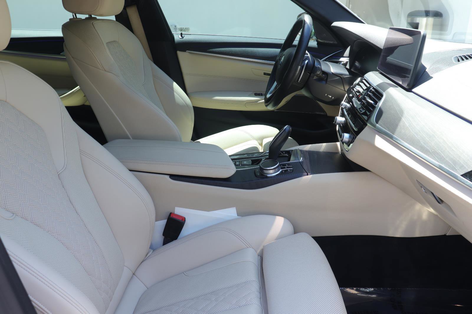 Used 2021 BMW 530i w/ Premium Package RWD image 17