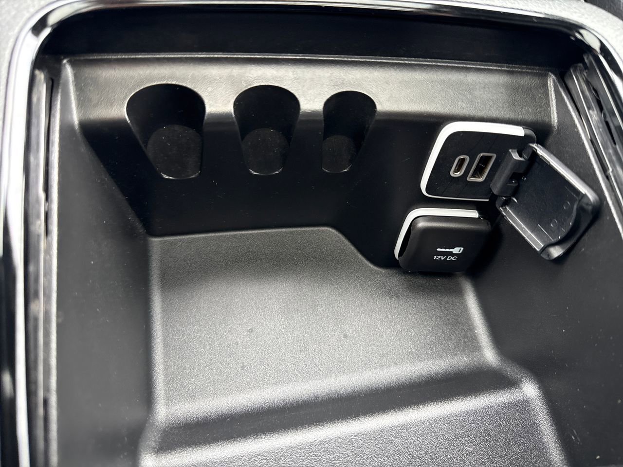 Used 2025 Chrysler Pacifica Premium image 26