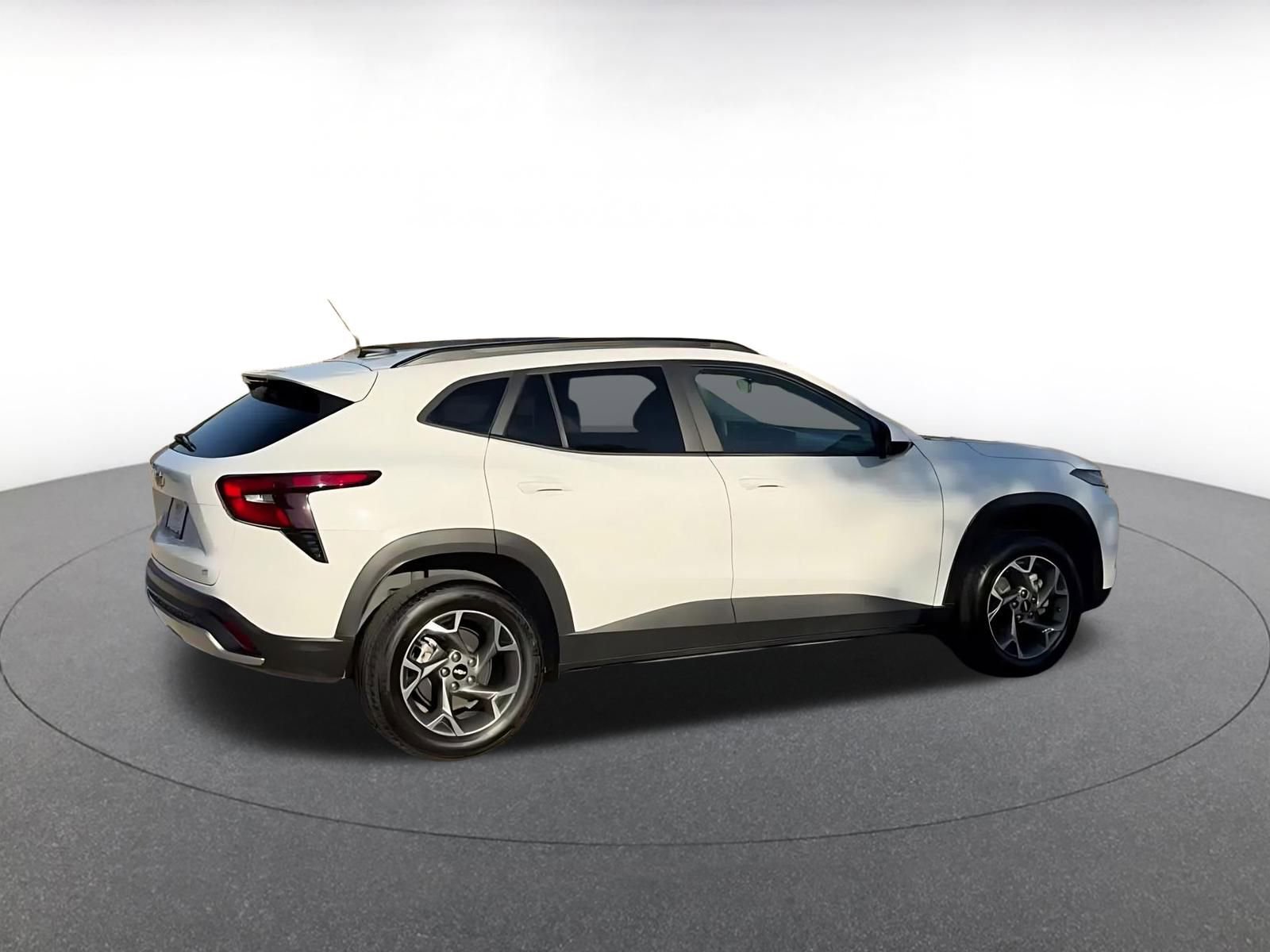 Used 2025 Chevrolet Trax LT image 14