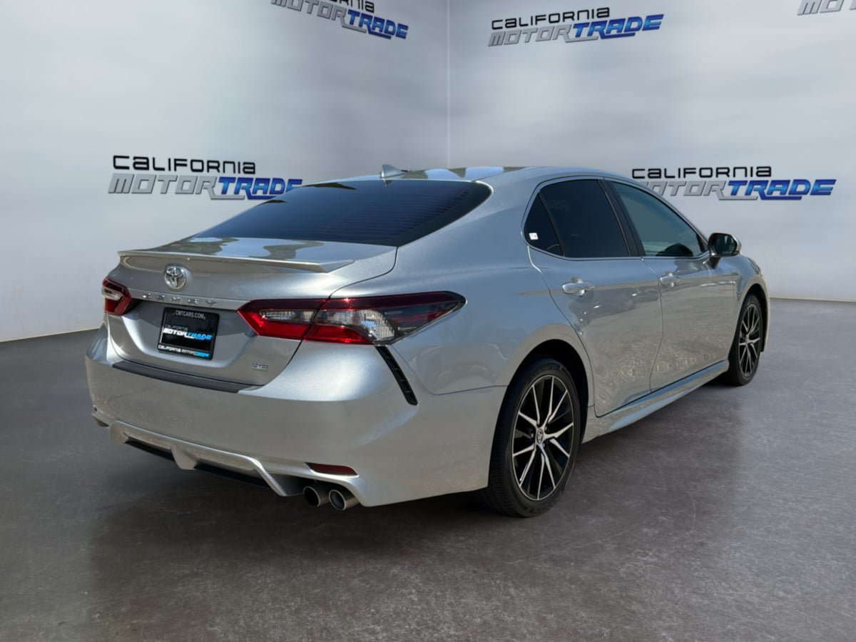 Used 2024 Toyota Camry SE FWD image 5