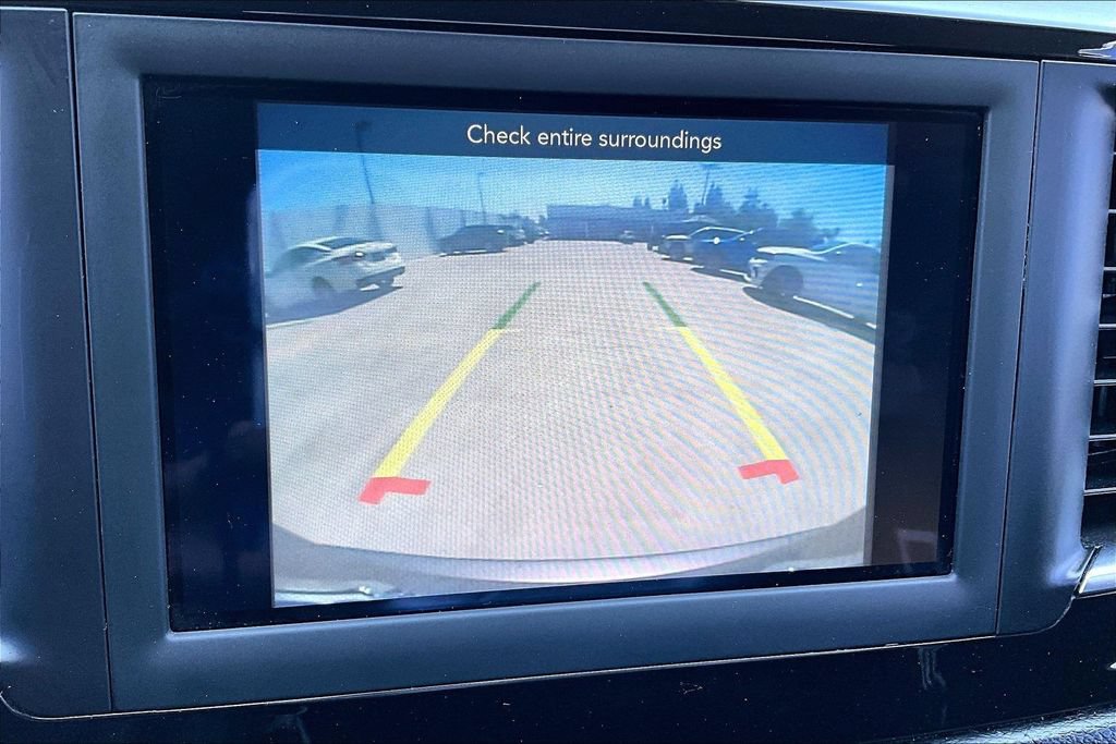 Used 2018 Chrysler Pacifica Touring Plus w/ Tire & Wheel Group FWD image 26