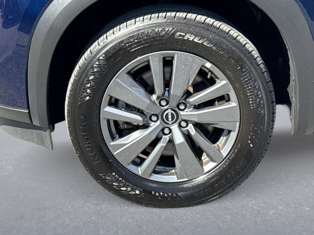 Used 2025 Nissan Pathfinder SV FWD image 18