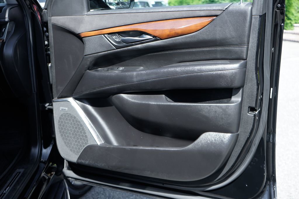 Used 2018 Cadillac Escalade ESV Premium Luxury image 47