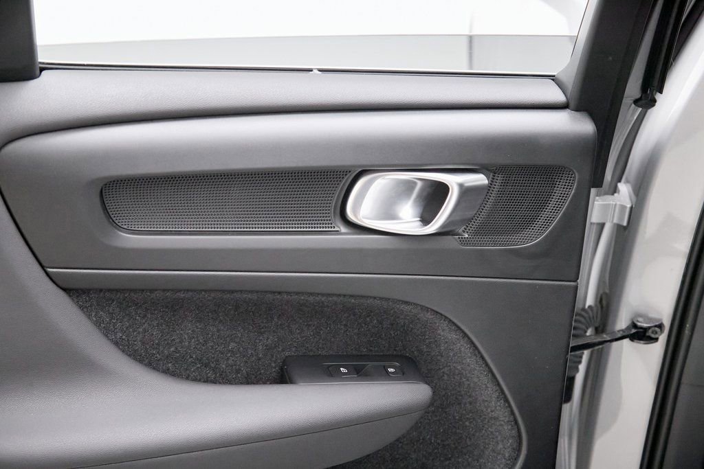 Used 2023 Volvo XC40 B5 Ultimate w/ Protection Package Premier image 21