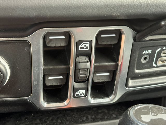Used 2026 Jeep Wrangler Unlimited Sahara AWD/4WD image 21