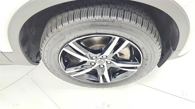 Used 2024 Volvo XC40 B5 Core image 32