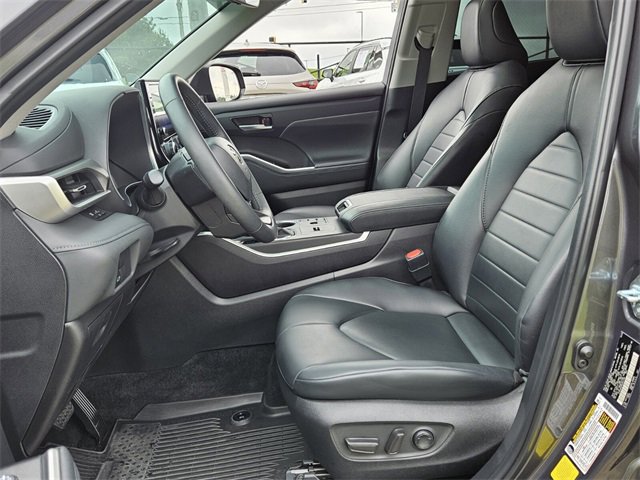 Used 2024 Toyota Highlander XLE image 5