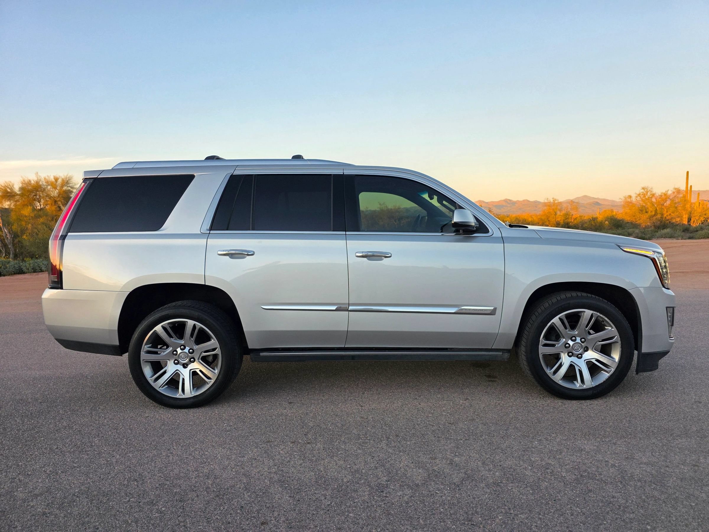 Used 2015 Cadillac Escalade Premium AWD/4WD image 6