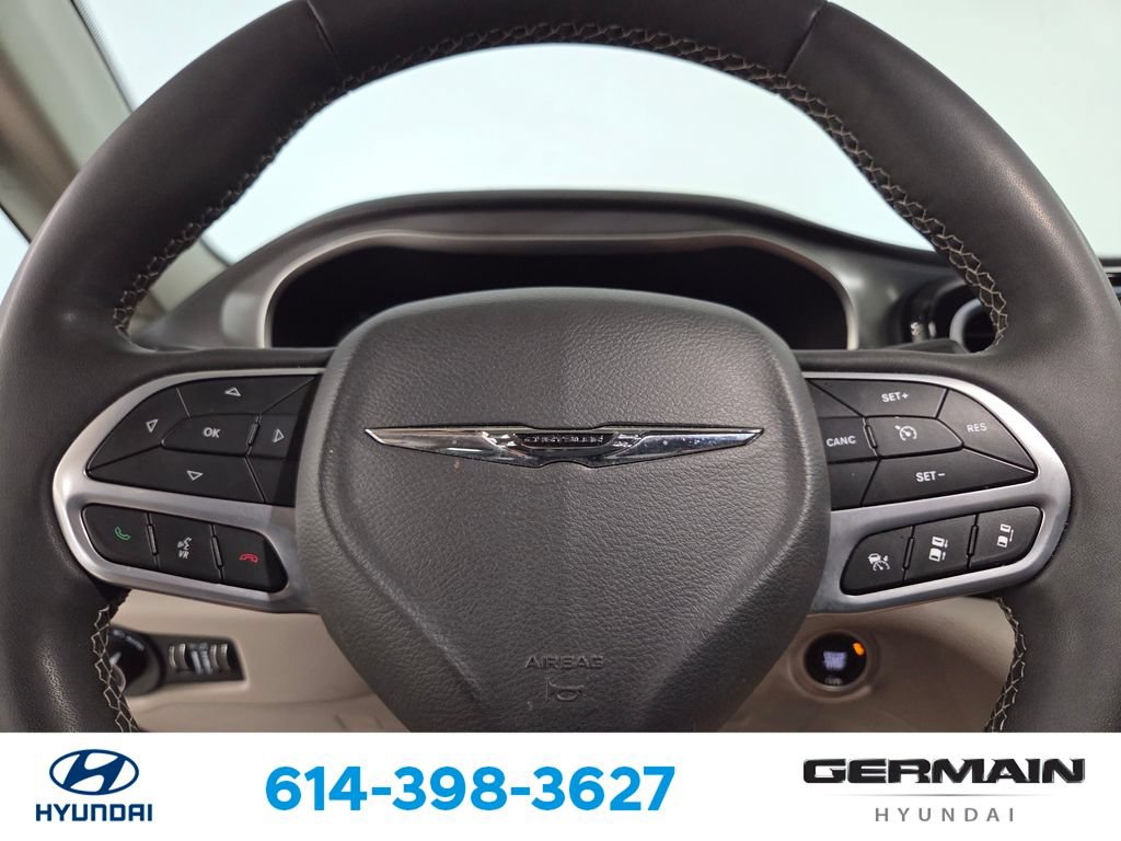Used 2023 Chrysler Pacifica Touring-L FWD image 22