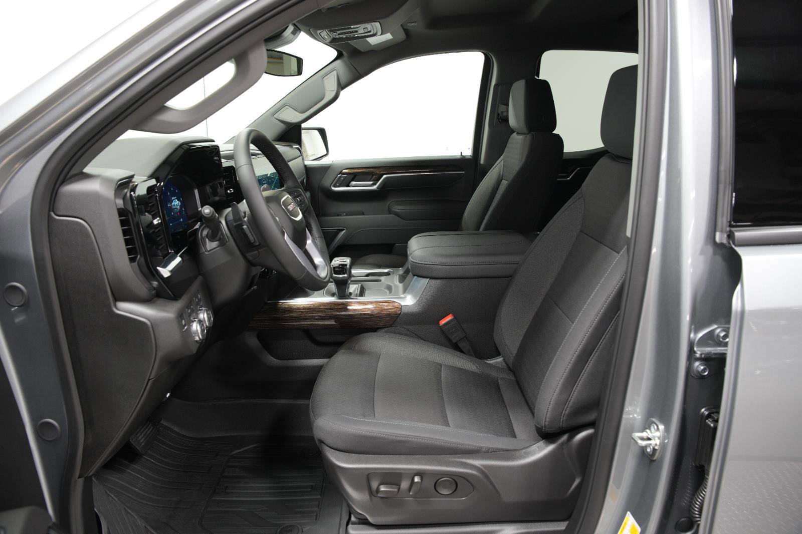 New 2025 GMC Sierra 1500 Elevation image 25