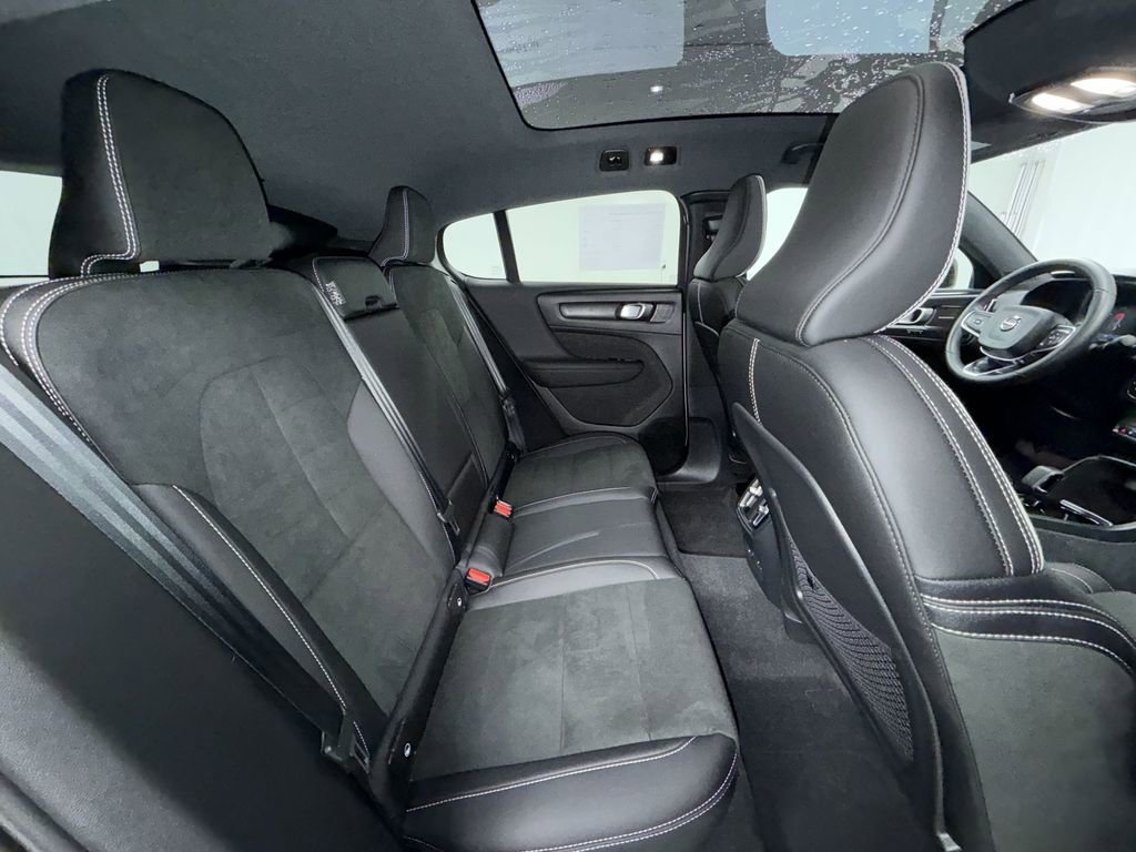 Used 2023 Volvo C40 P8 Recharge Ultimate w/ Protection Package Premier image 17
