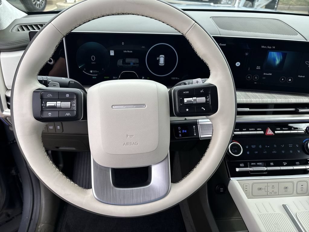 Used 2025 Hyundai Santa Fe Calligraphy AWD/4WD image 16