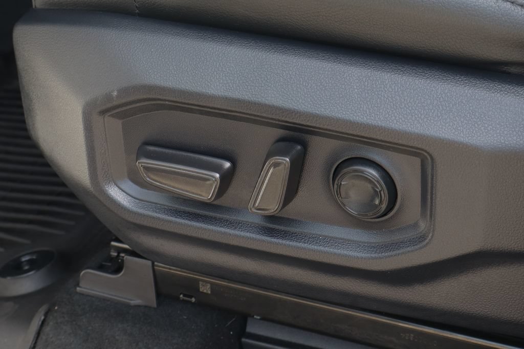 Used 2024 Toyota Tundra Limited AWD/4WD image 22
