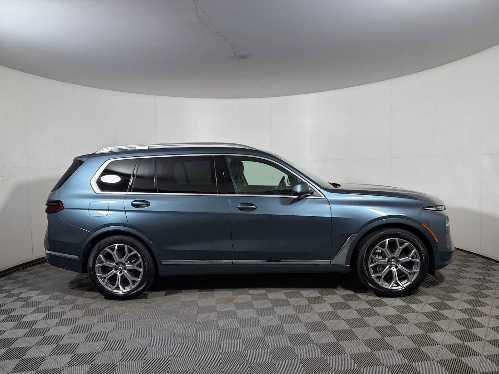 Used 2026 BMW X7 xDrive40i w/ Premium Package AWD/4WD image 7