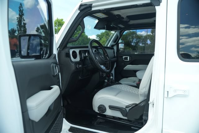 Used 2021 Jeep Gladiator Overland AWD/4WD image 13