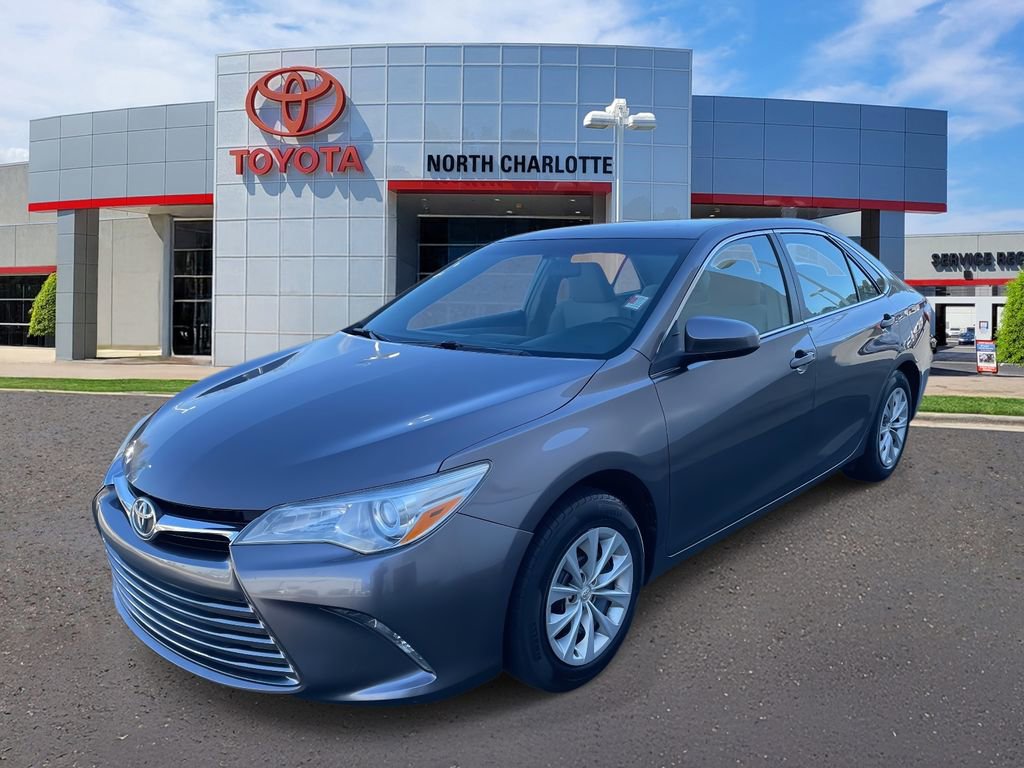 Used 2015 Toyota Camry LE image 4