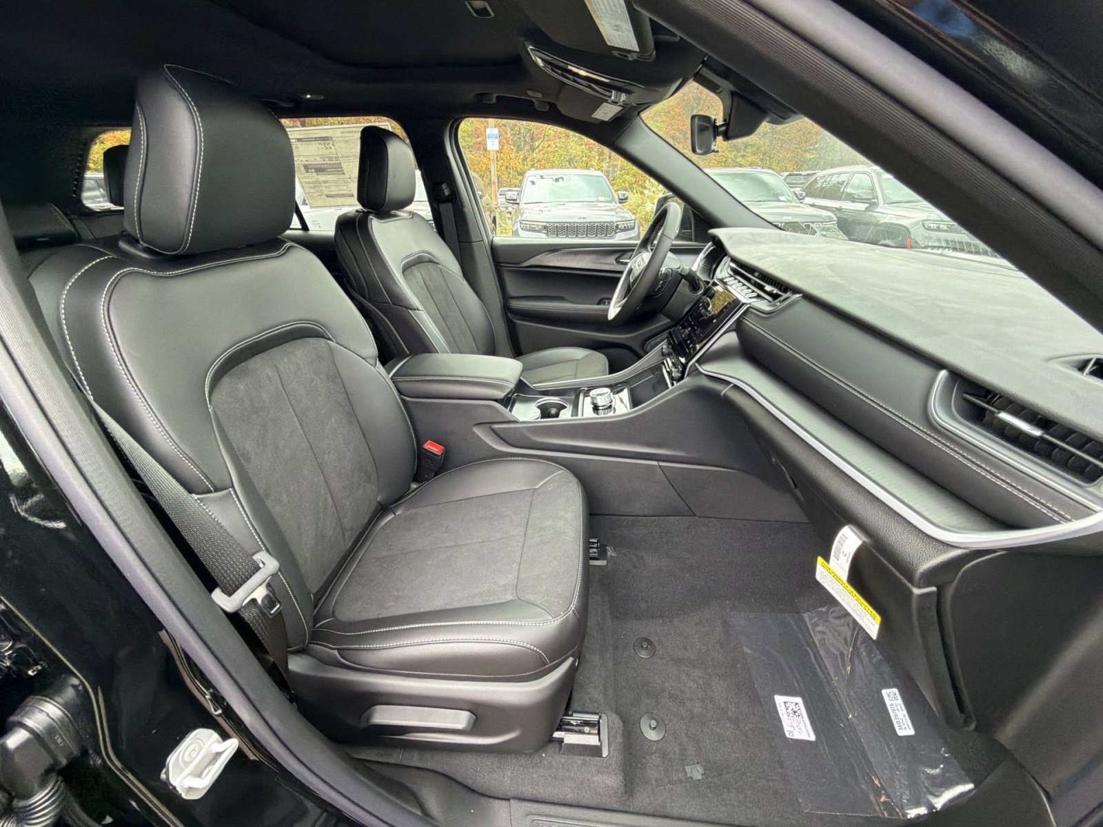 New 2025 Jeep Grand Cherokee Laredo image 26