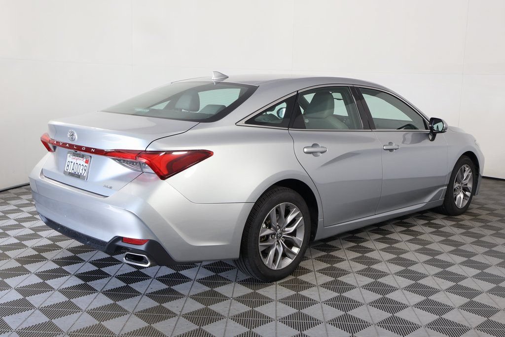 Used 2021 Toyota Avalon XLE w/ Carpet Mat Package (TMS) FWD image 3