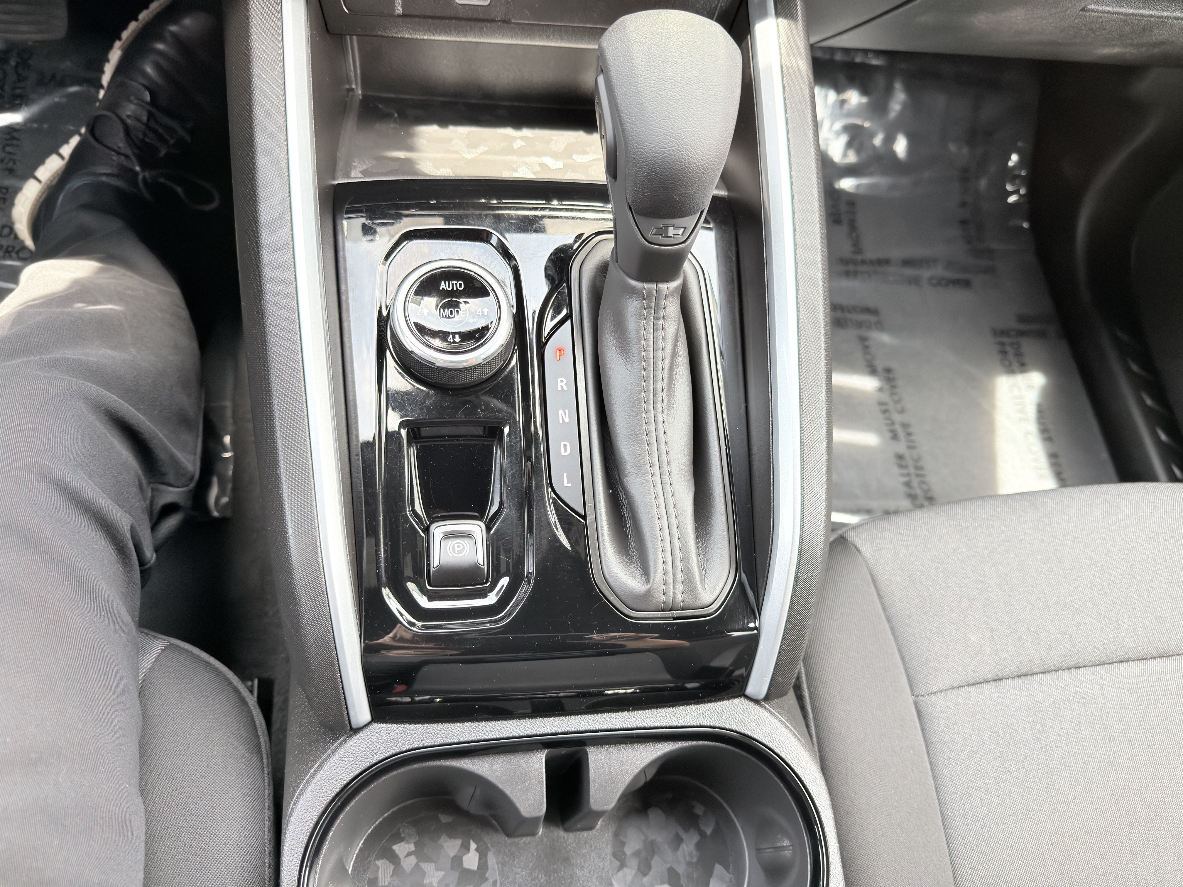 Used 2024 Chevrolet Colorado Trail Boss w/ LPO, Dark Essentials Package AWD/4WD image 37