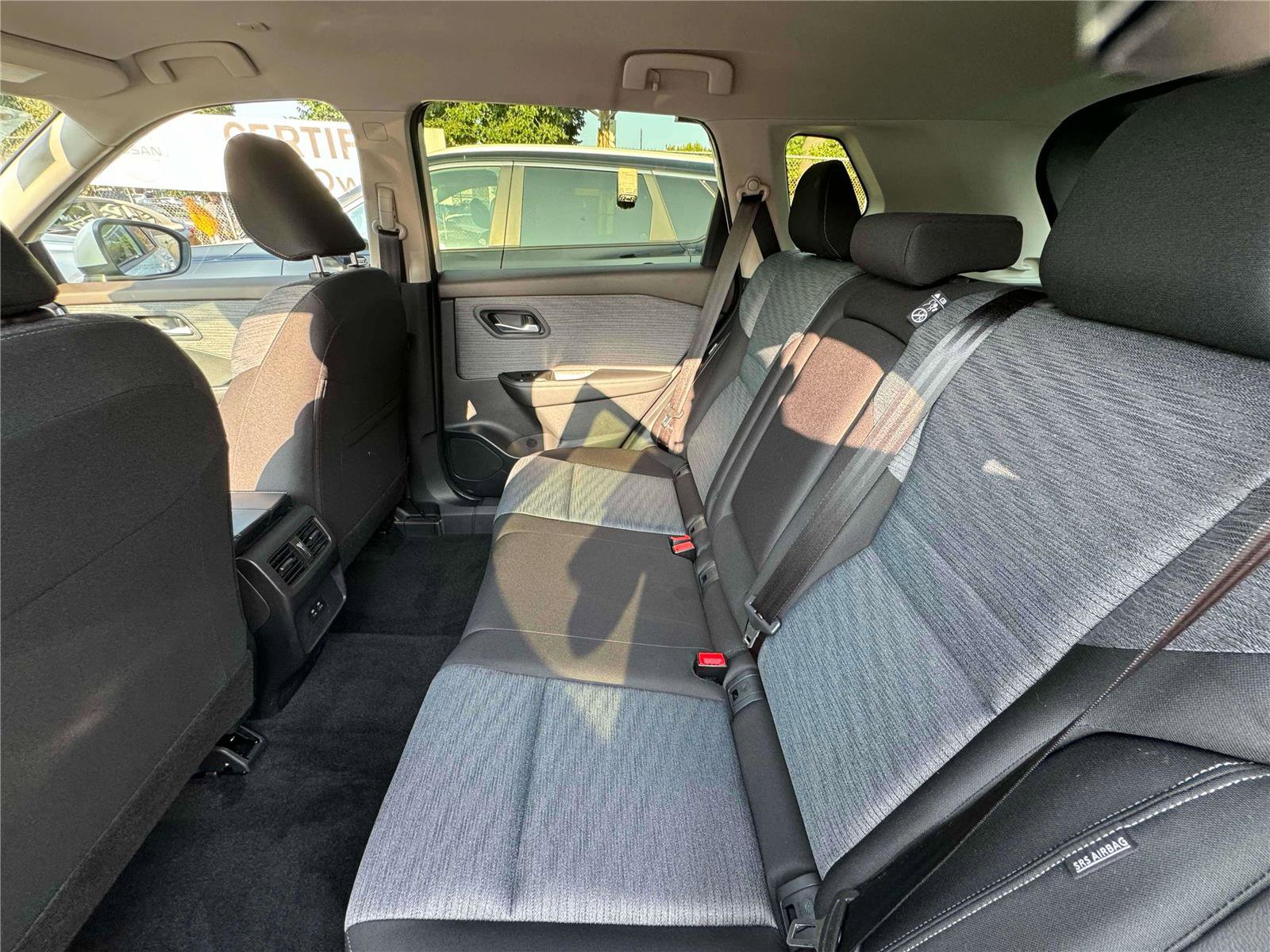 Used 2023 Nissan Rogue SV image 16