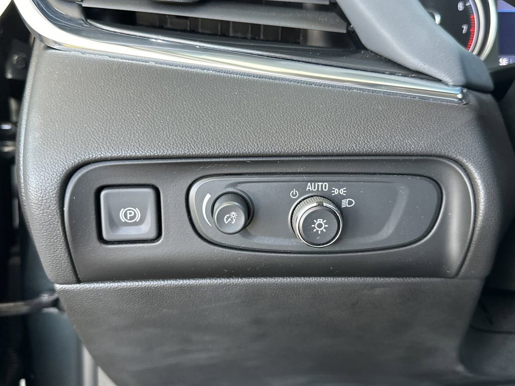 Used 2021 Buick Enclave Essence FWD image 18