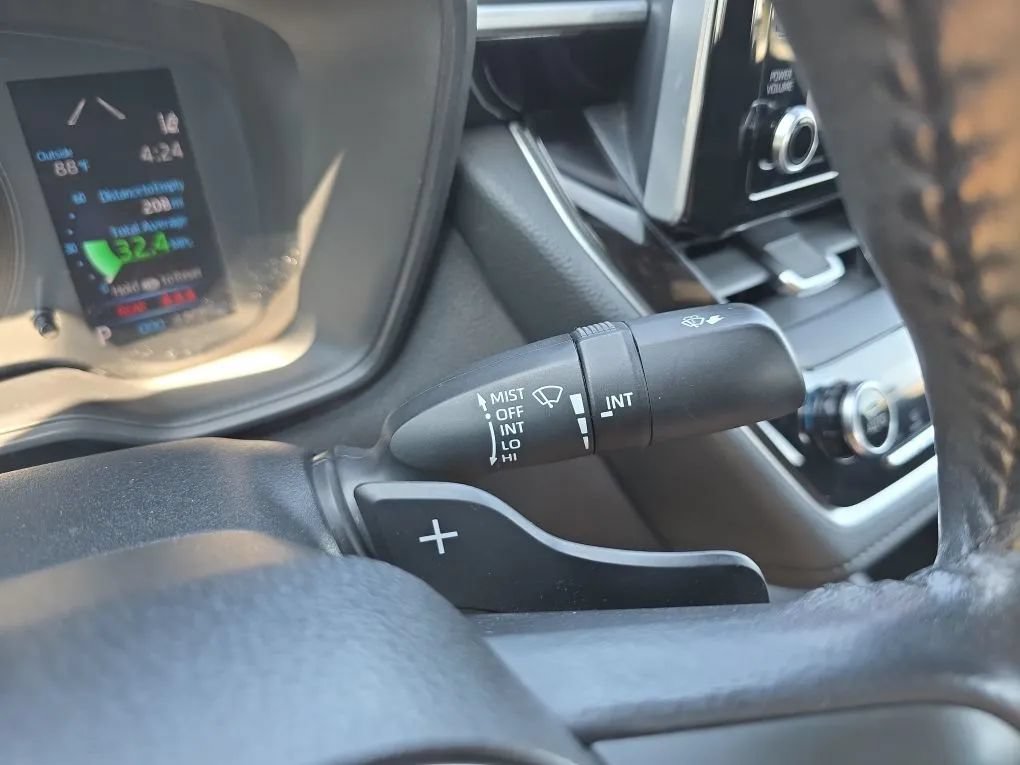 Used 2021 Toyota Corolla SE FWD image 20