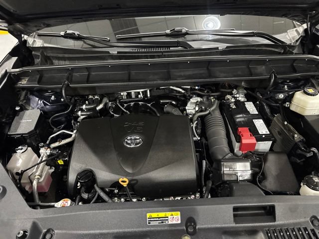 Used 2020 Toyota Highlander XLE AWD/4WD image 32