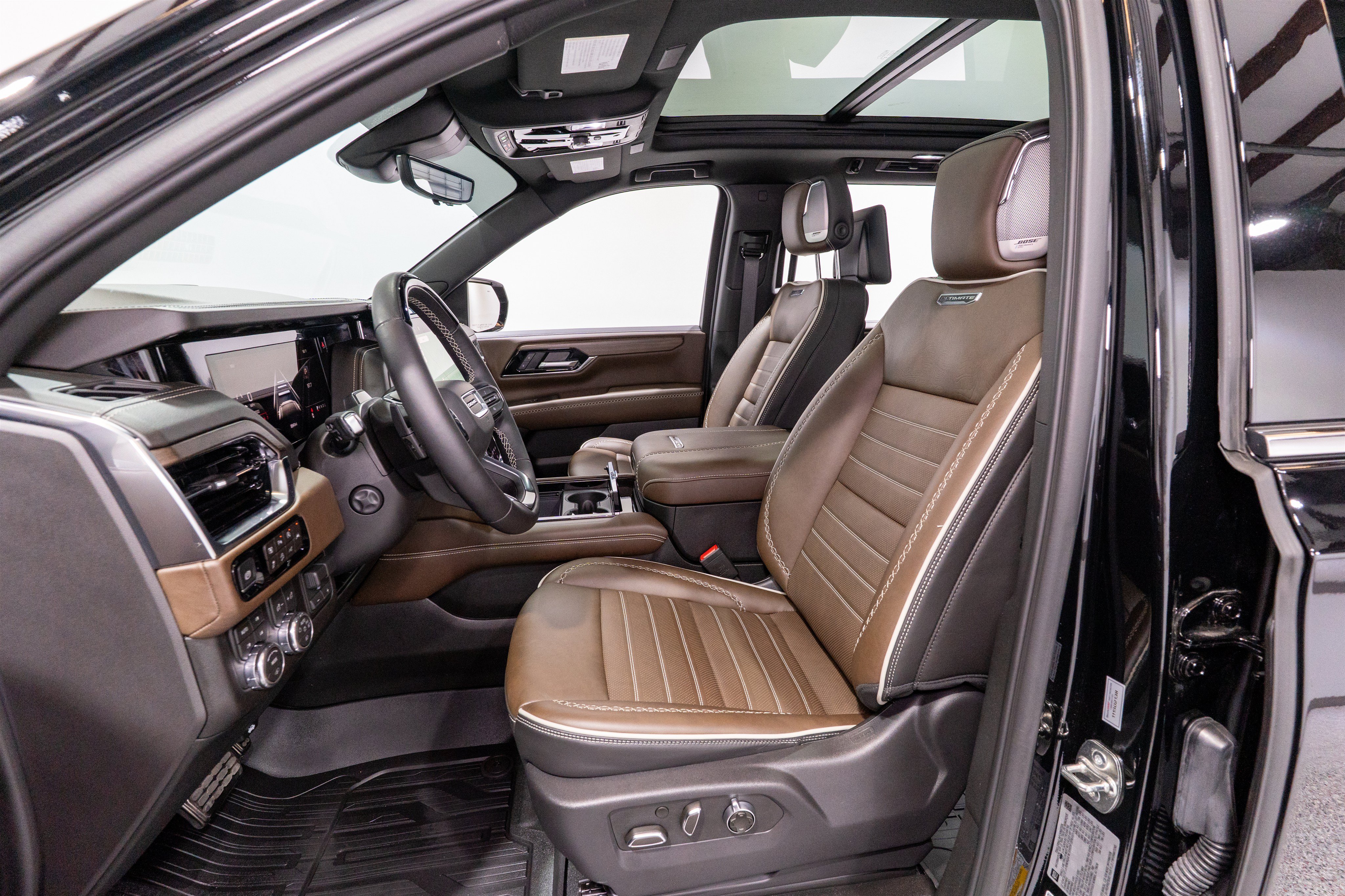 Used 2026 GMC Yukon Denali Ultimate w/ LPO, Floor Liner Package AWD/4WD image 17