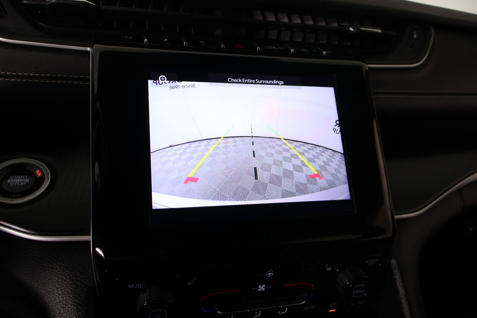 Used 2025 Jeep Grand Cherokee Altitude AWD/4WD image 6