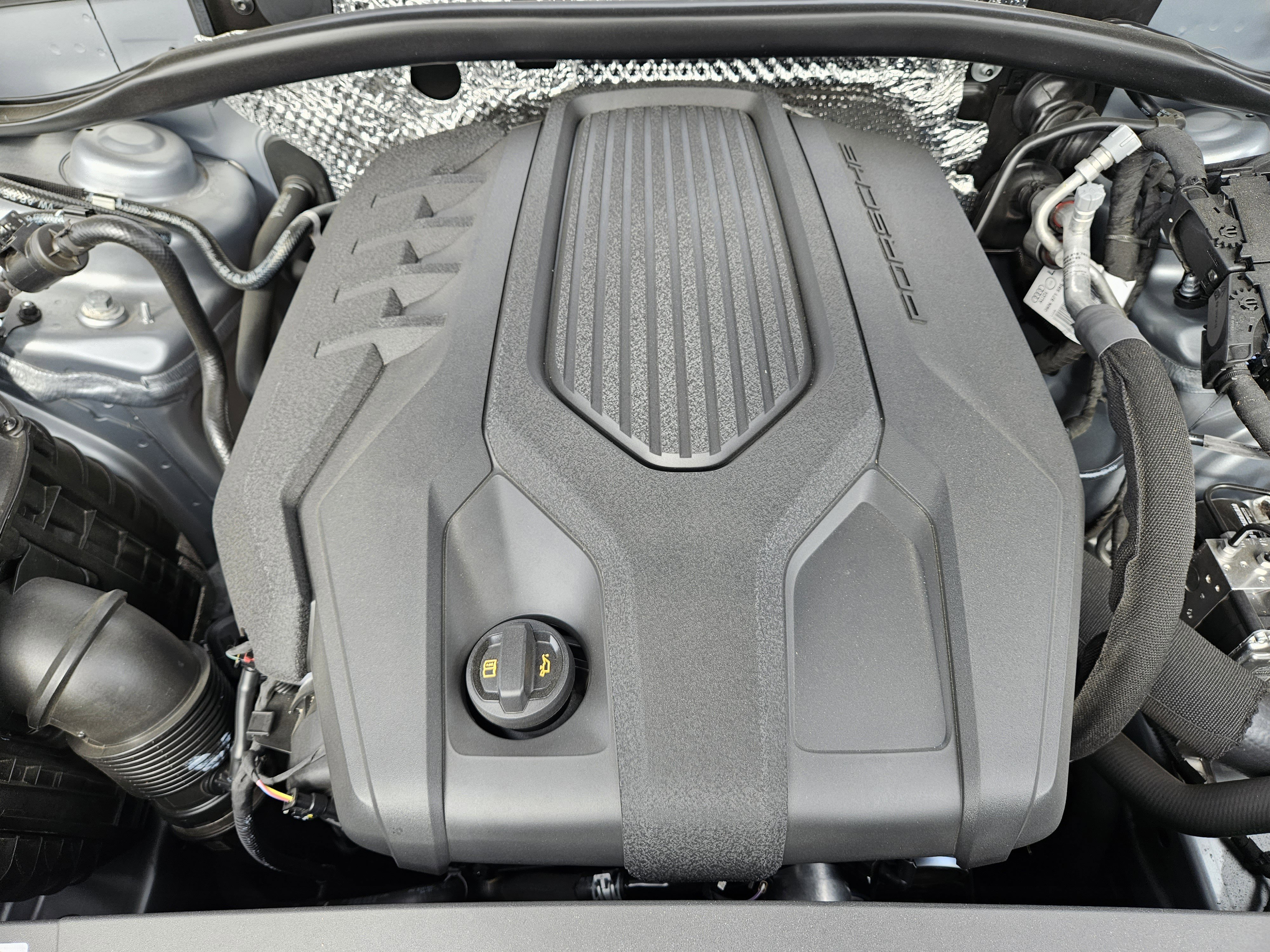 Certified 2025 Porsche Macan image 30