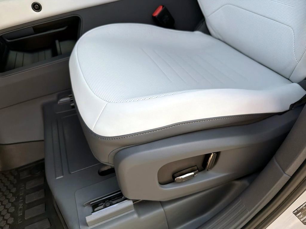 New 2026 Land Rover Defender 110 OCTA image 17