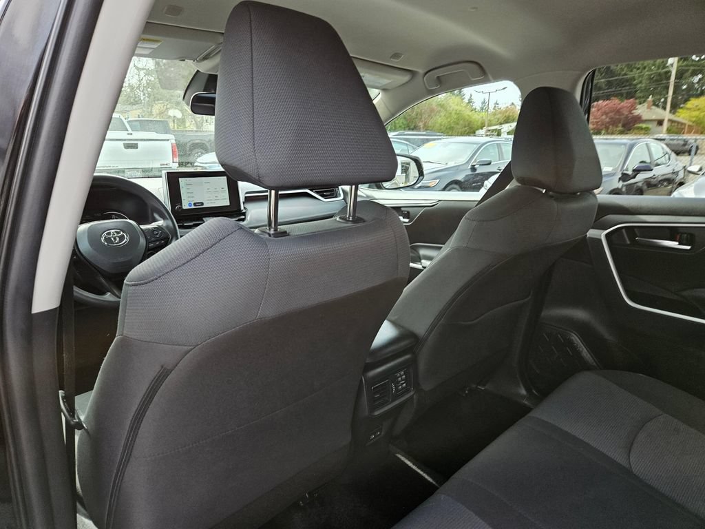 Used 2025 Toyota RAV4 XLE AWD/4WD image 20