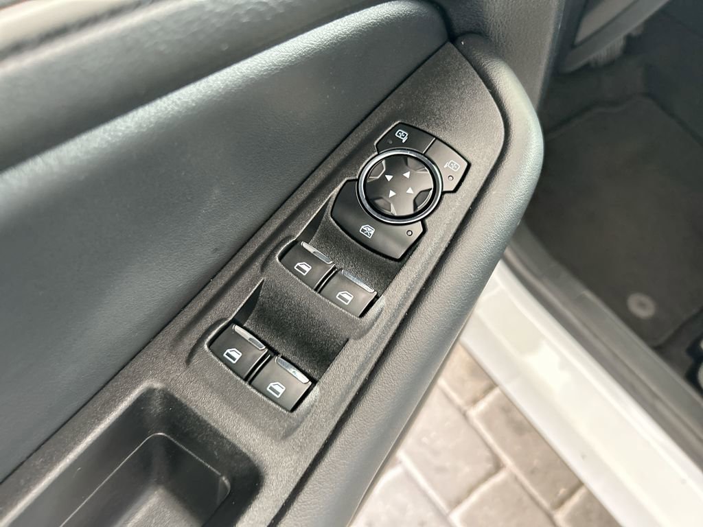 Used 2024 Ford Edge SEL image 11