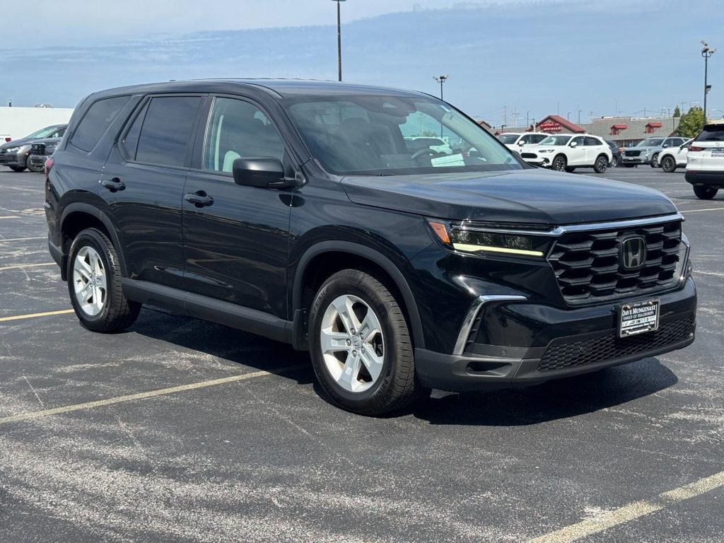 Used 2023 Honda Pilot LX image 2