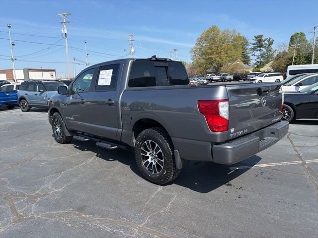 Used 2022 Nissan Titan SV image 5