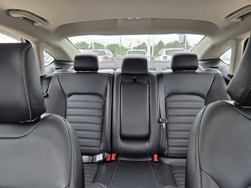 Used 2018 Ford Fusion SE w/ Fusion SE Technology Package FWD image 24