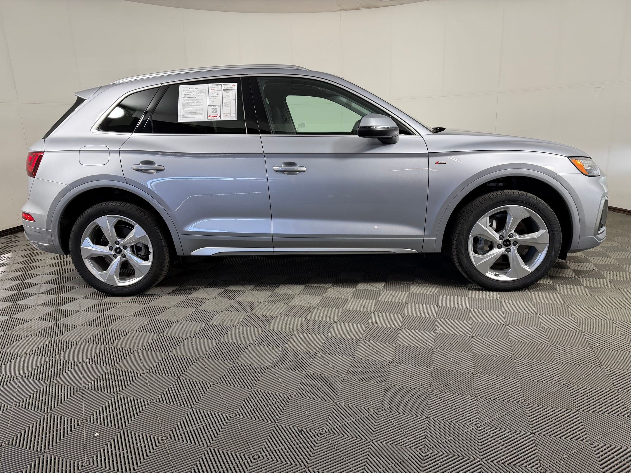 Certified 2024 Audi Q5 2.0T Premium Plus AWD/4WD image 8