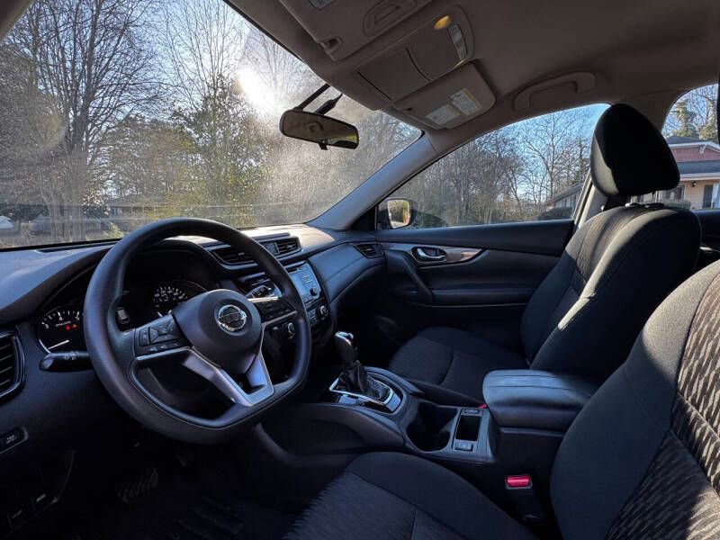 Used 2017 Nissan Rogue S FWD image 12