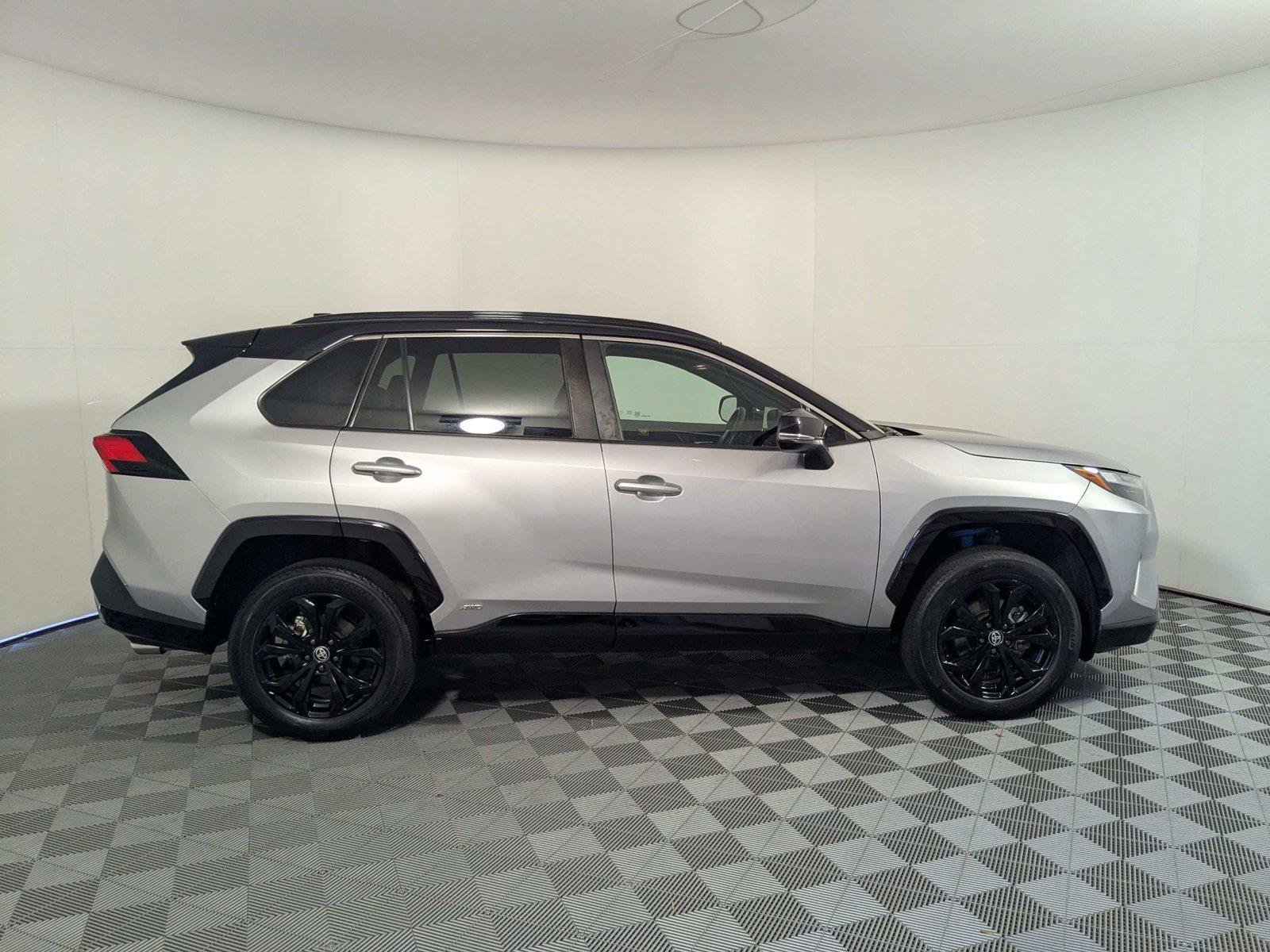 Used 2023 Toyota RAV4 XSE AWD/4WD image 5
