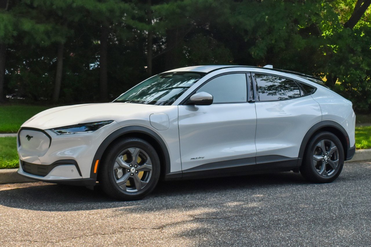 Used 2021 Ford Mustang Mach-E Select RWD image 2