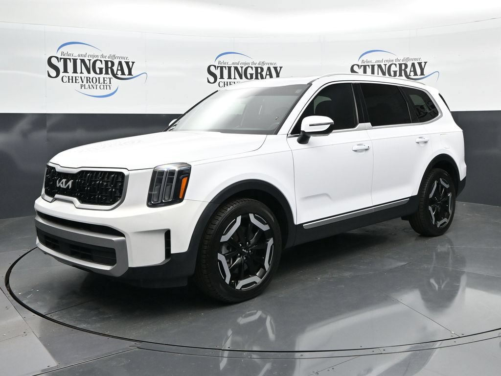 Used 2023 Kia Telluride EX FWD image 3
